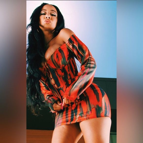 PrettyLittleThing Orange Abstract Print Corset Top and Mini Skirt! - Picture 5 of 5